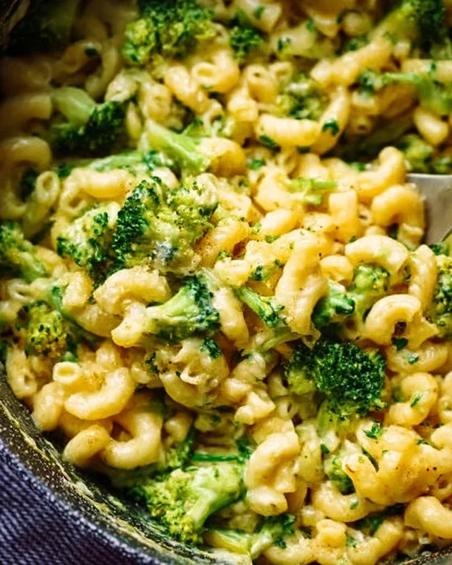 One Pot Healthy Broccoli Mac and Cheese